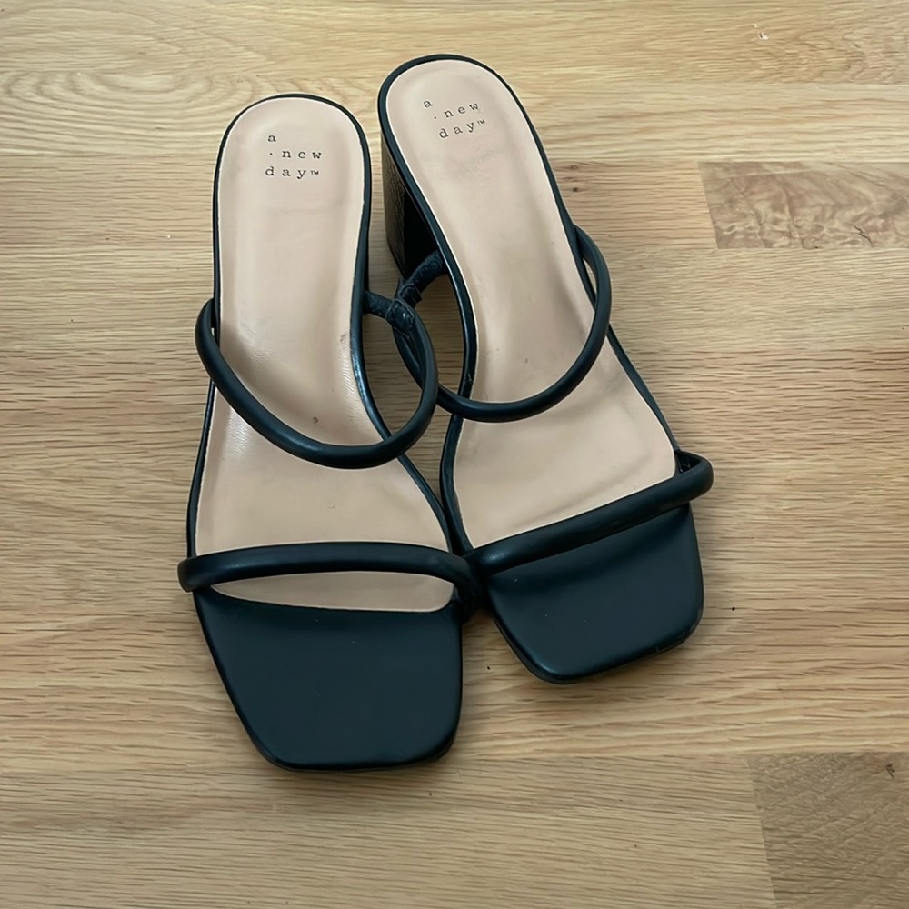 Black block heel